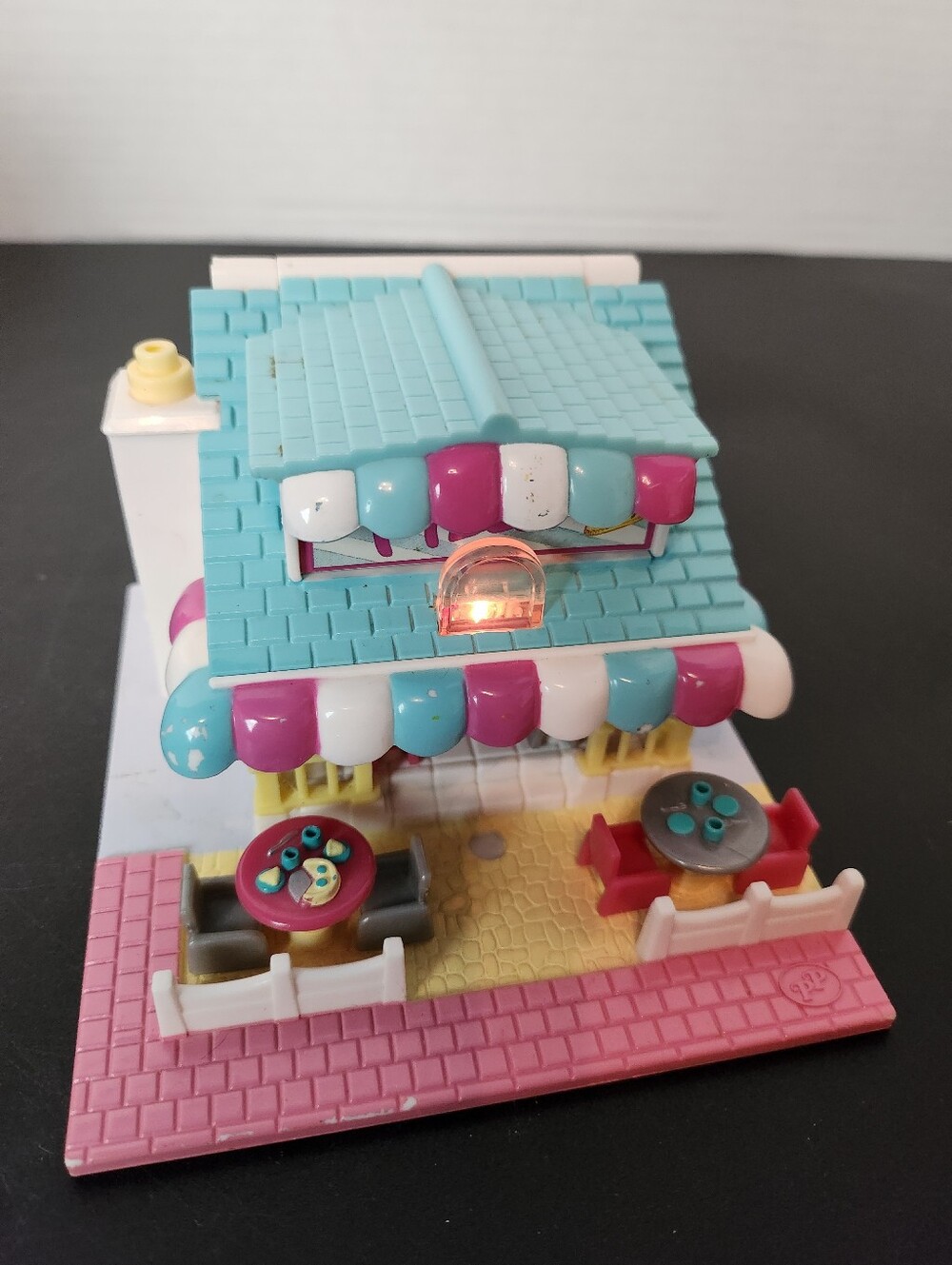1993 Blue Bird Polly Pocket Pizzeria Playset Lights up